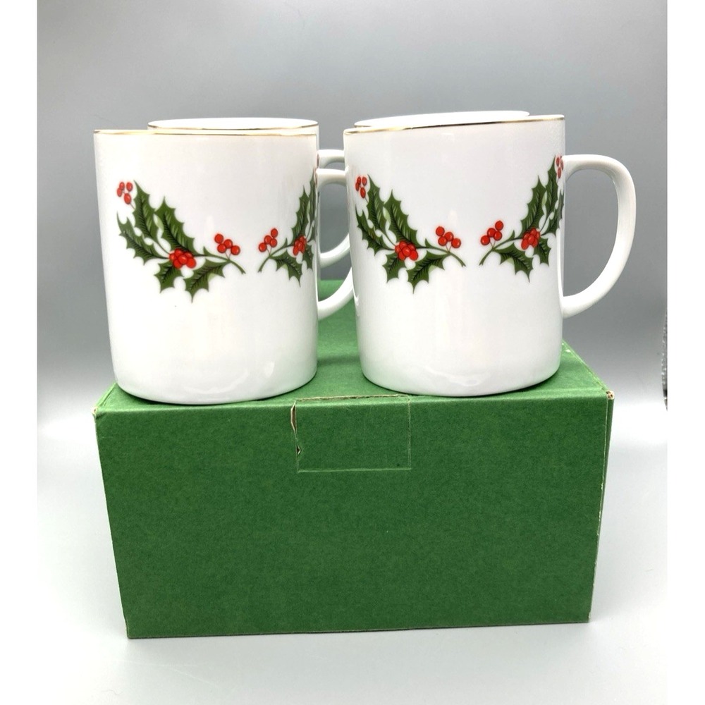4 Vintage Christmas Holly Coffee Mugs Gold Accent Fine Porcelain Japan W/Box